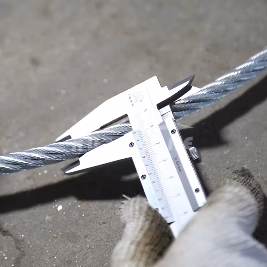 Máquina de elevación de automóviles personalizada de precisión de fábrica de China Elevador de automóviles hidráulico automático con capacidad de elevación de 4000 kg / Máquina de elevación de dos postes de piso transparente de 4,5 toneladas con CE